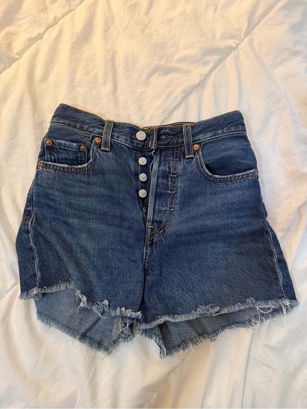 Levi’s rib cage Jean shorts